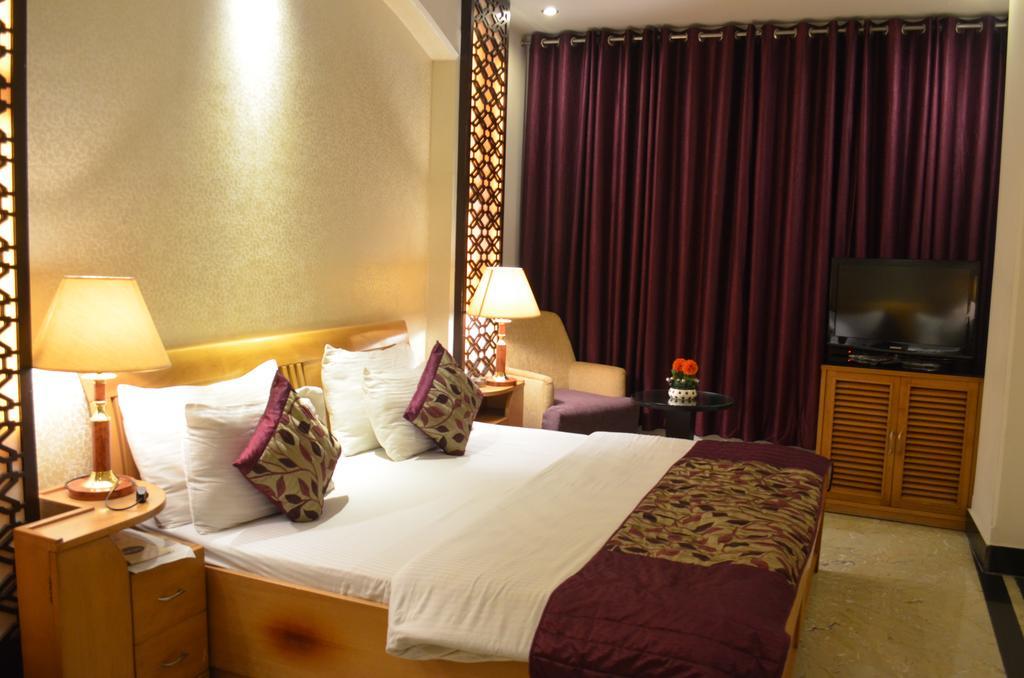 Hotel Emperor Palms 3*