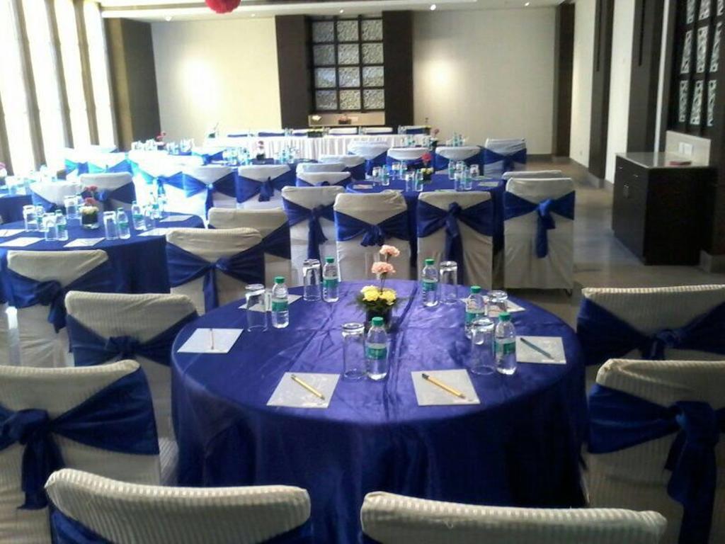 Grand Notting Hills And 4* New Delhi