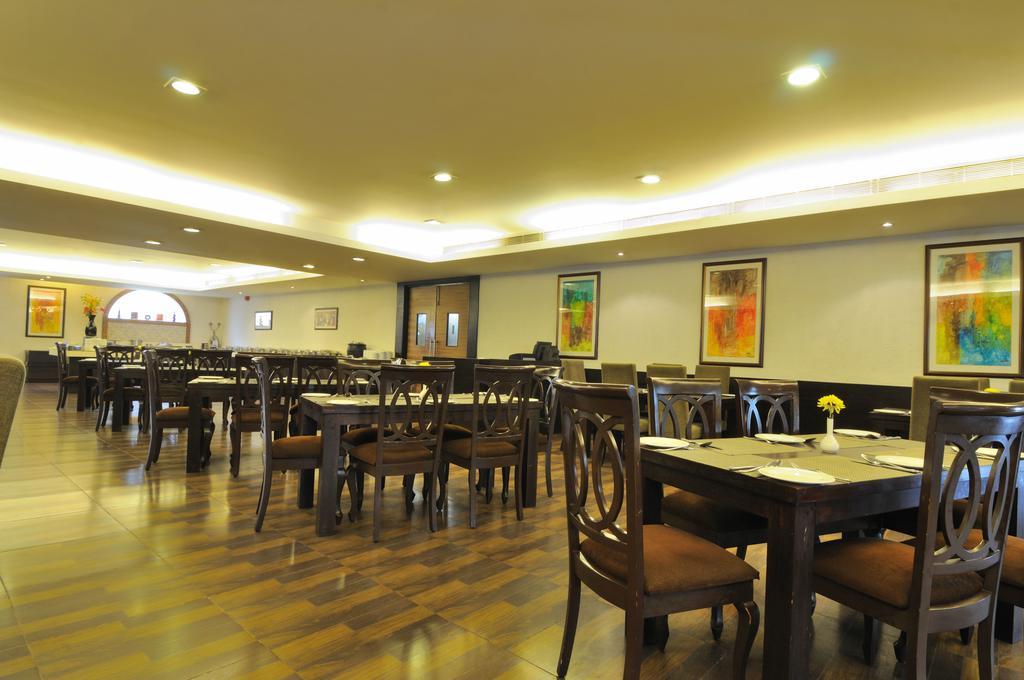 Mapple Emerald Hotel