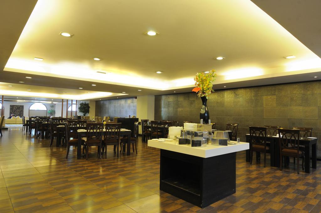 Hotel Mapple Emerald New Delhi