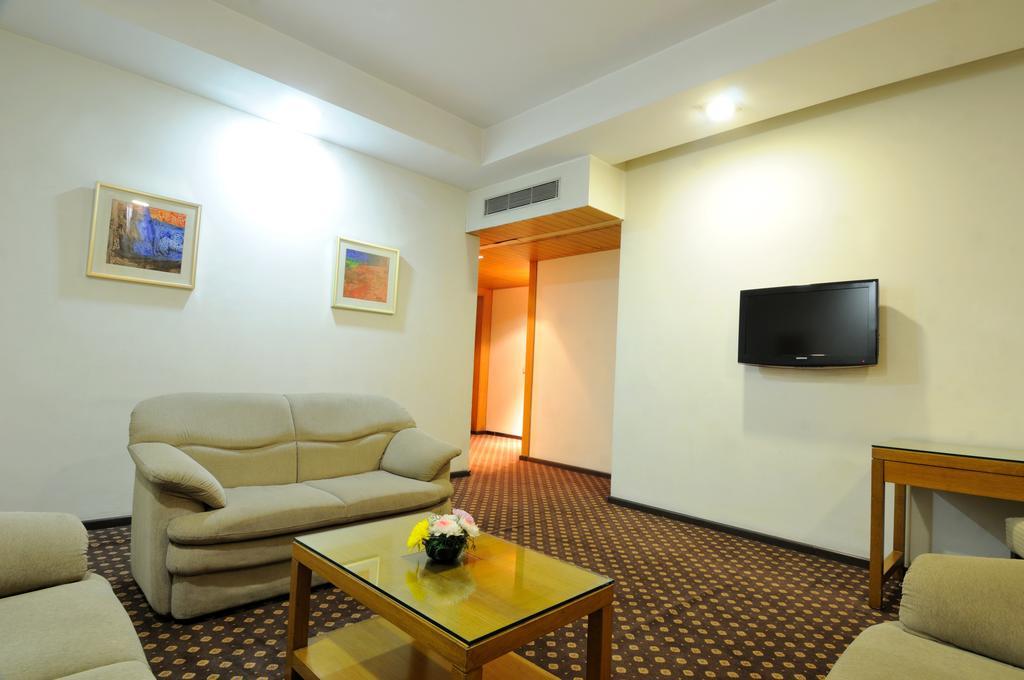 Hotel Mapple Emerald New Delhi