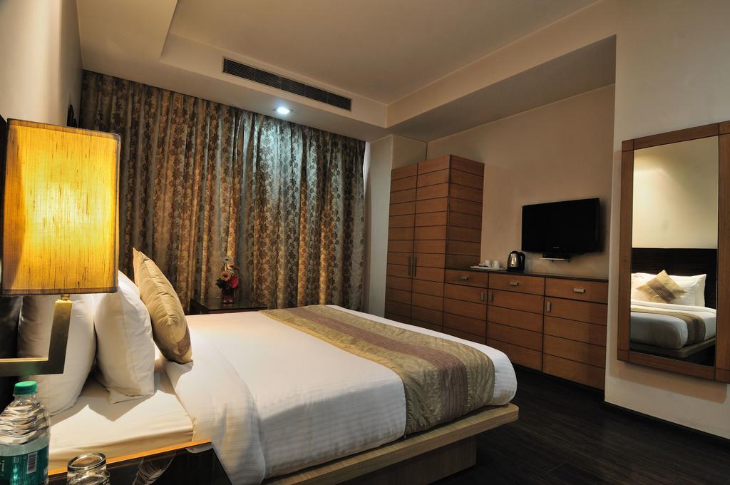 Hotel Mapple Emerald New Delhi