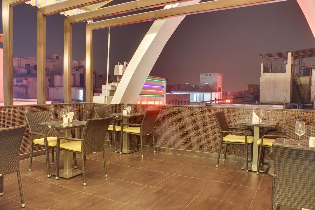 Hotel Grand Godwin - Complimentary Airport Pickup -near Ndls Railway Stn
