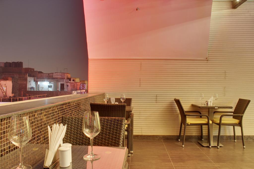 Grand Godwin - Complimentary Airport Pickup -near Ndls Railway Stn