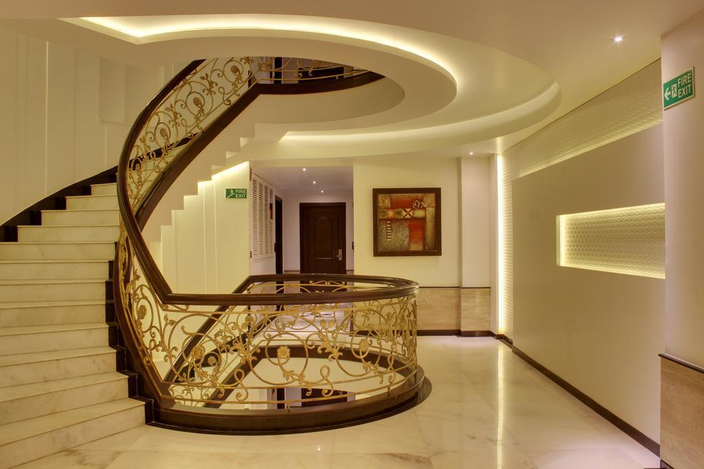 Hotel Grand Godwin - Complimentary Airport Pickup -near Ndls Railway Stn