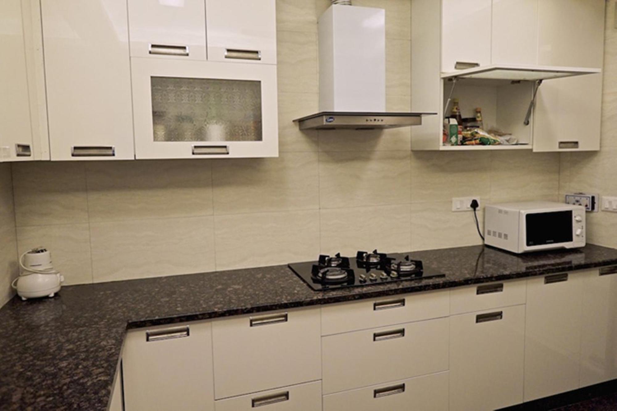 Woodpecker Service - Green Park Apartment