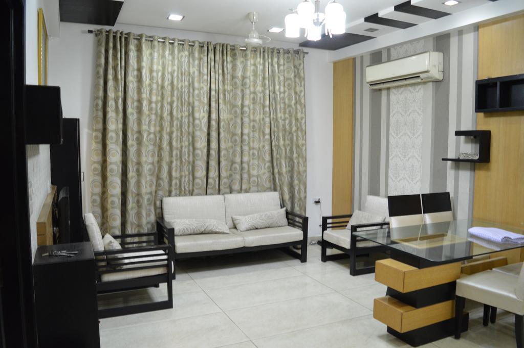 Luxury Apartment *