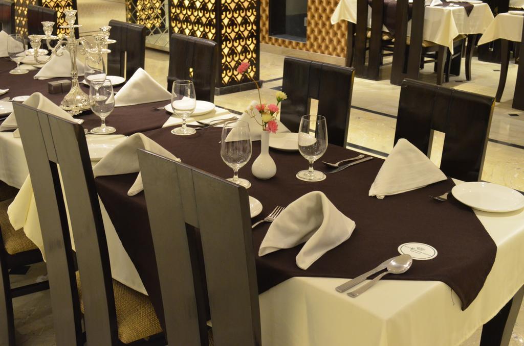 Hotel Emperor Palms 3*