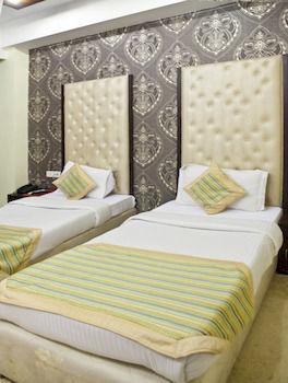 Oyo New Friends Colony Crossroad Hotel 3*