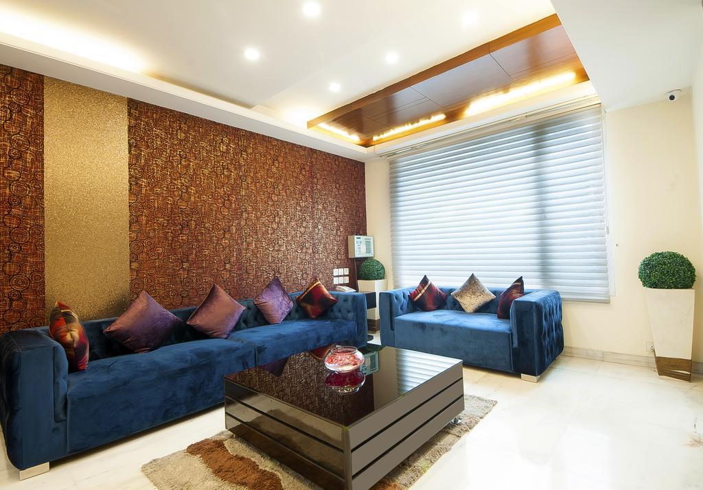 Hotel Alpina & New Delhi