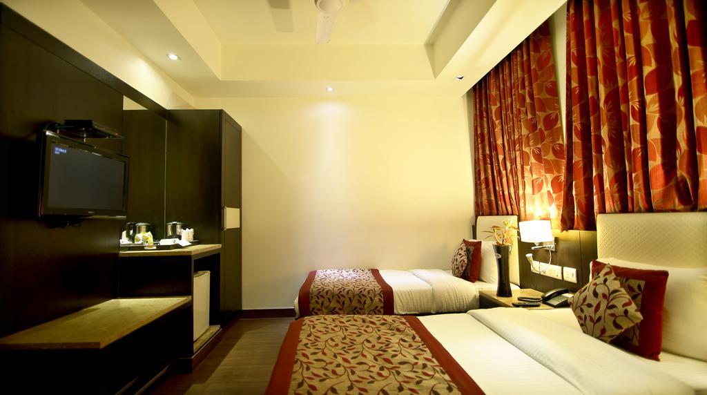 Hotel The Prime Balaji Deluxe At Railway Station - Free Airport Pickup