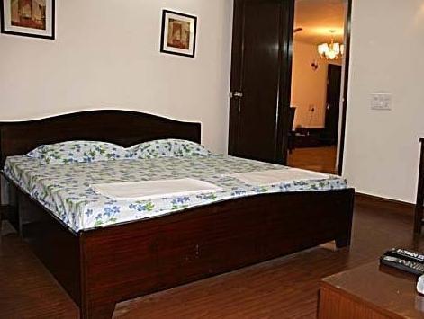 Inn 2bhk Comfortable Furnished Serviced In Hauz Khas - Woodpecker New Delhi
