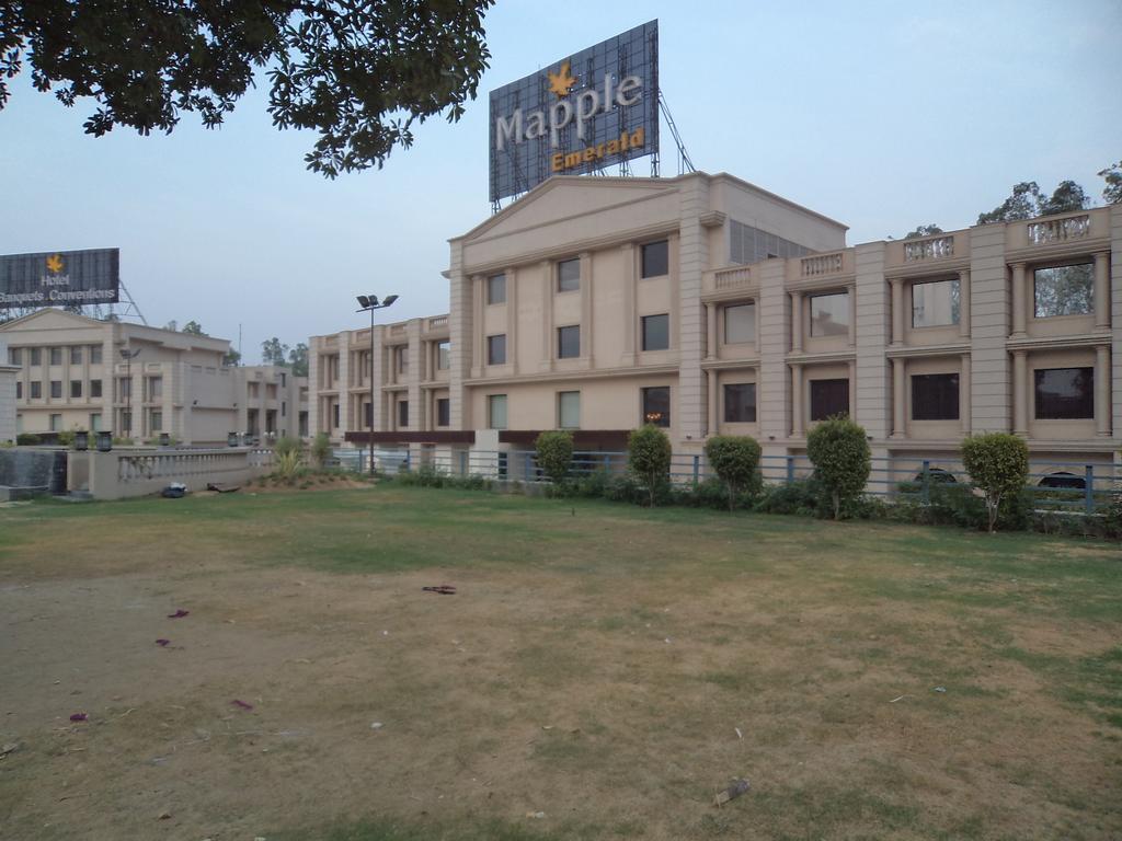 Mapple Emerald Hotel