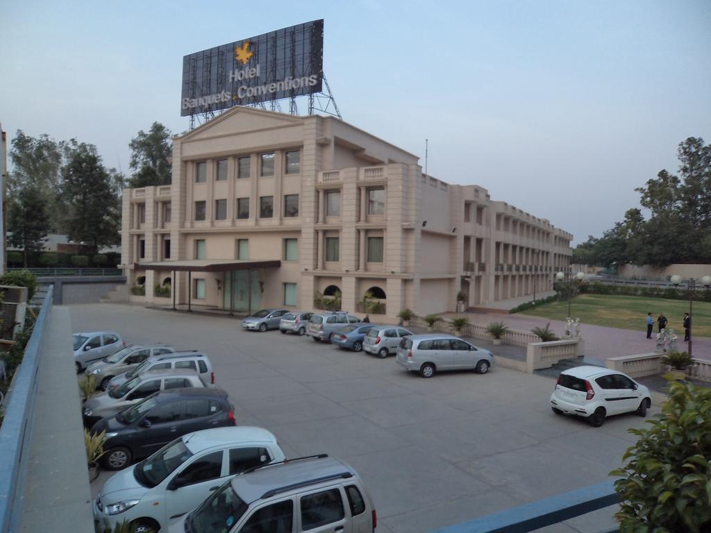 Hotel Mapple Emerald 4*