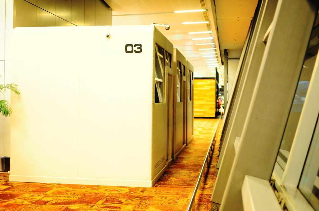 Sams Snooze At My Space Capsule hotel