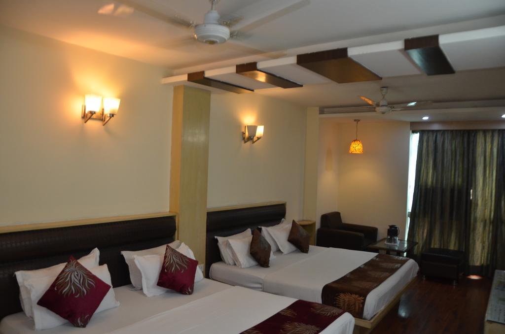 Hotel Milan Deluxe New Delhi