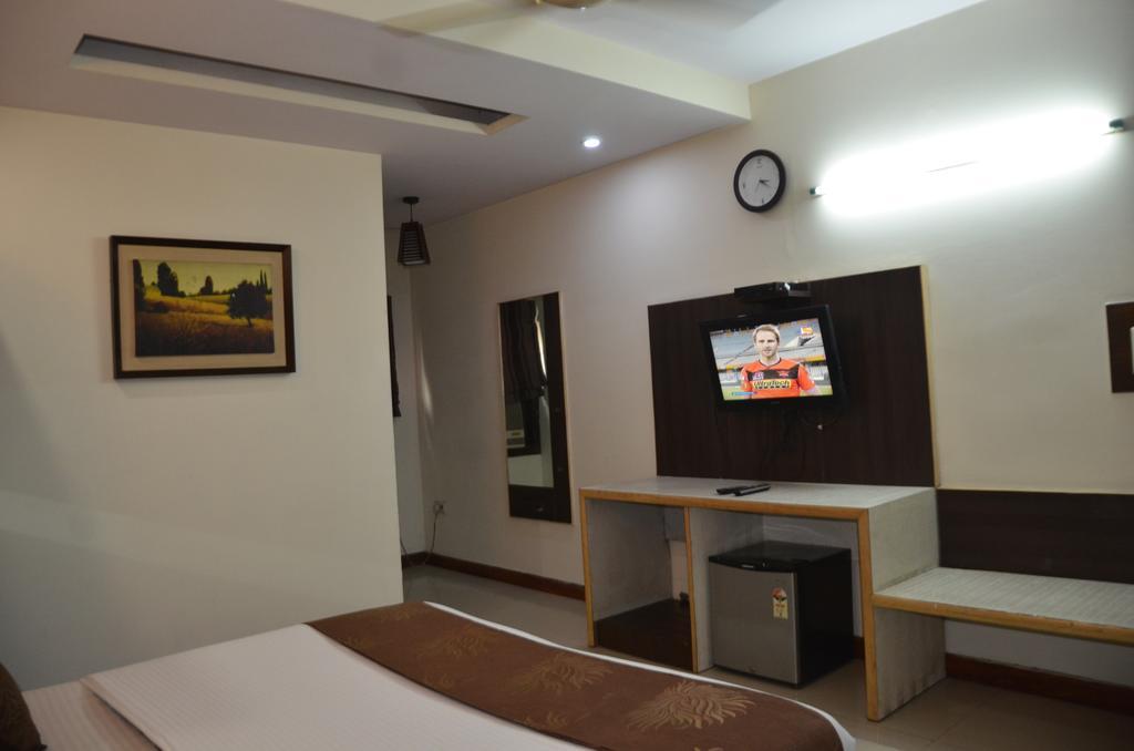 Hotel Milan Deluxe 3*