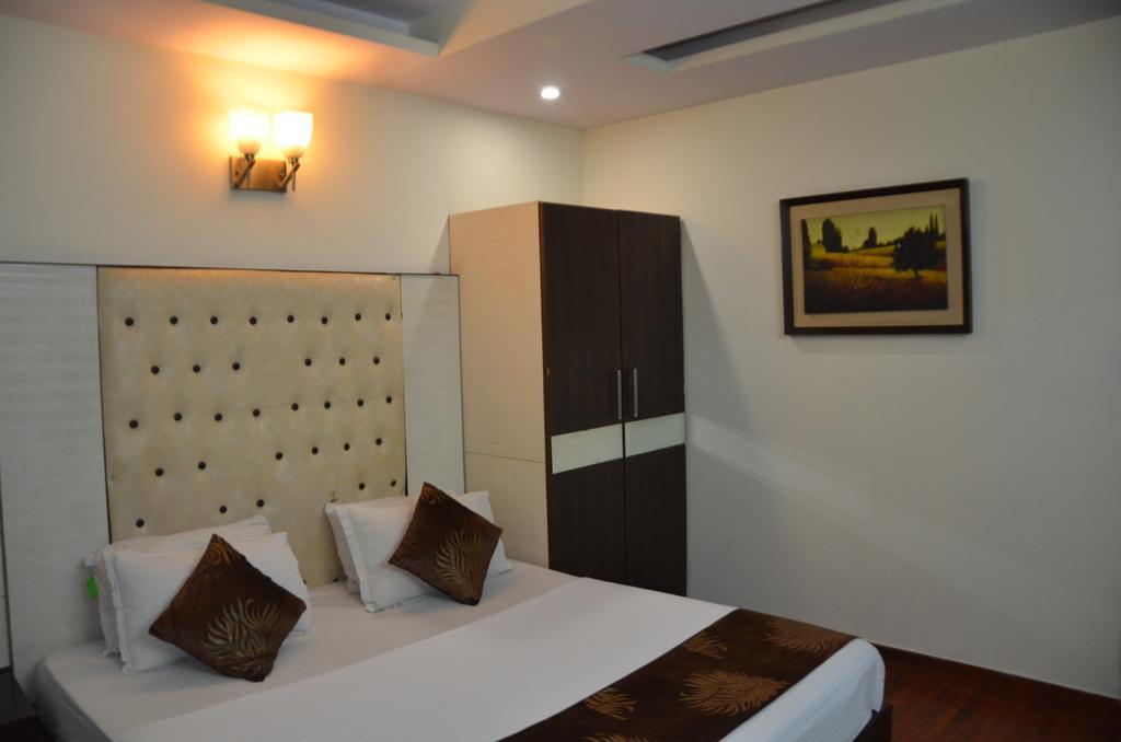 Milan Deluxe Hotel New Delhi