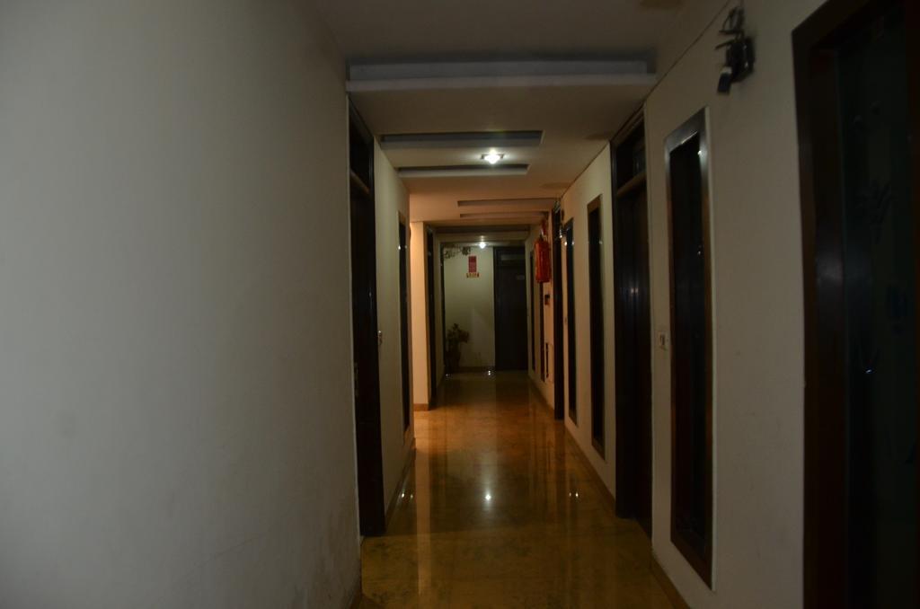 Hotel Milan Deluxe New Delhi