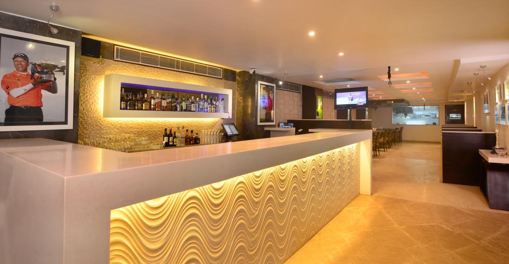 Hotel Le Roi Near Railway Station
