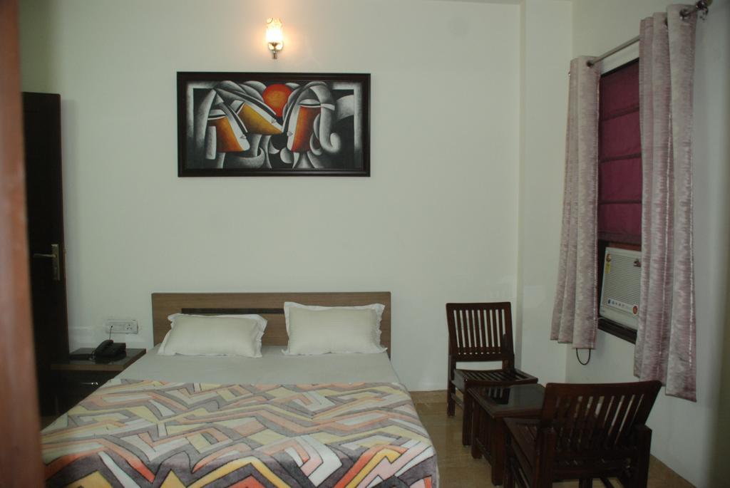 Bed & Breakfast Runway Residency 3*