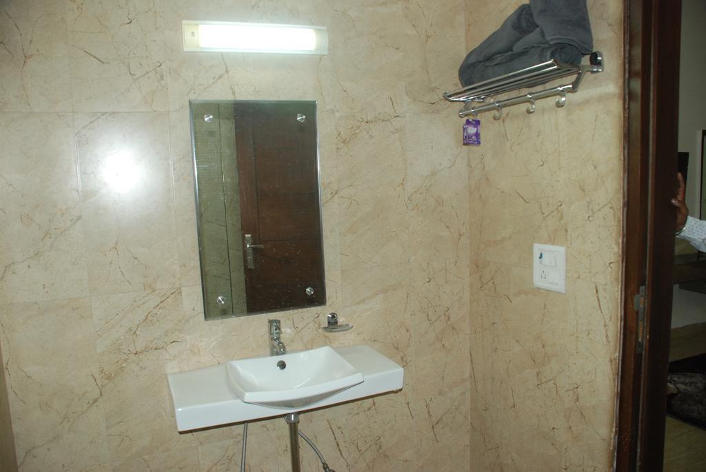 Bed & Breakfast Runway Residency New Delhi