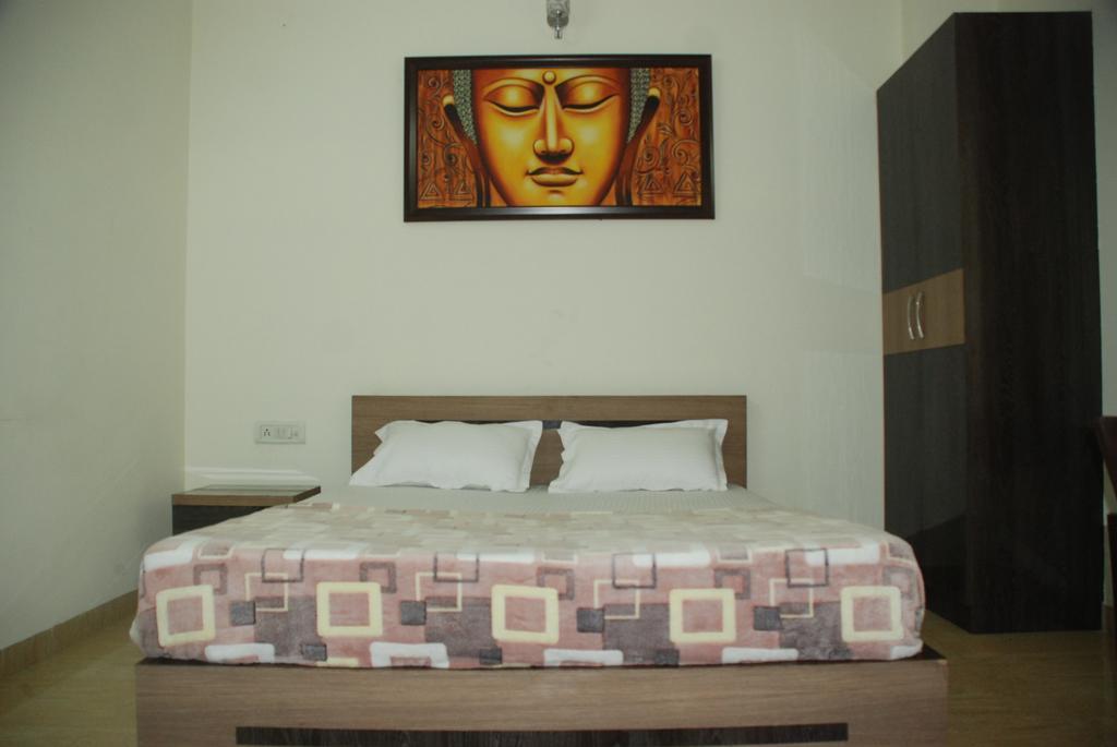 Bed & Breakfast Runway Residency New Delhi