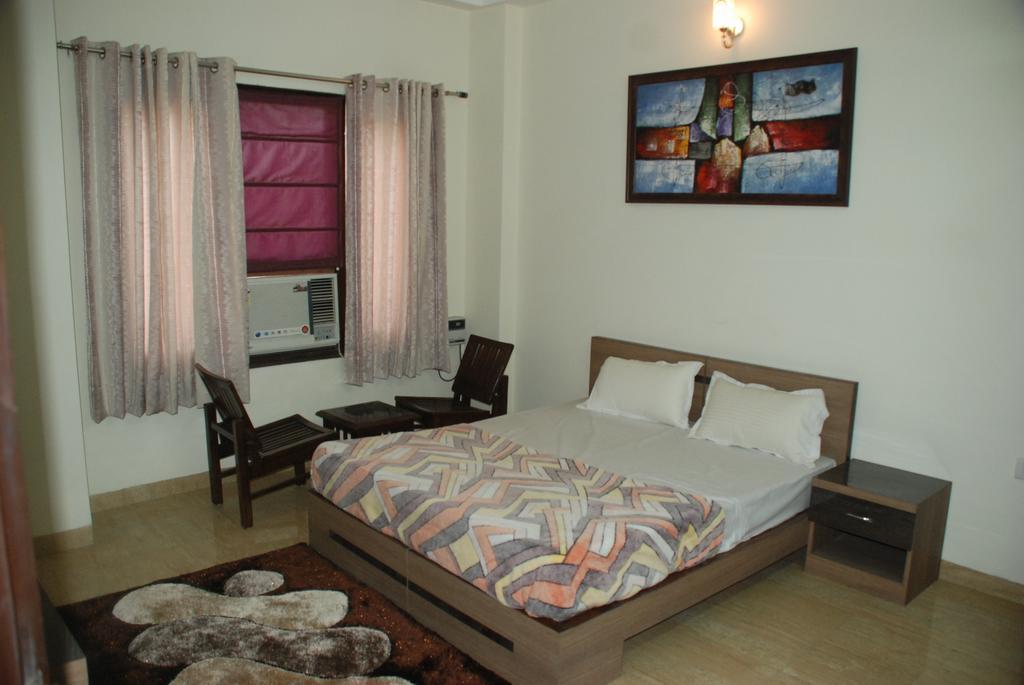 Bed & Breakfast Runway Residency 3*