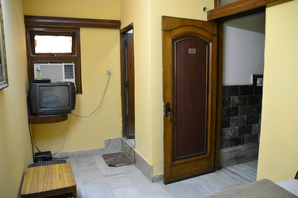 Yes Please 3* New Delhi