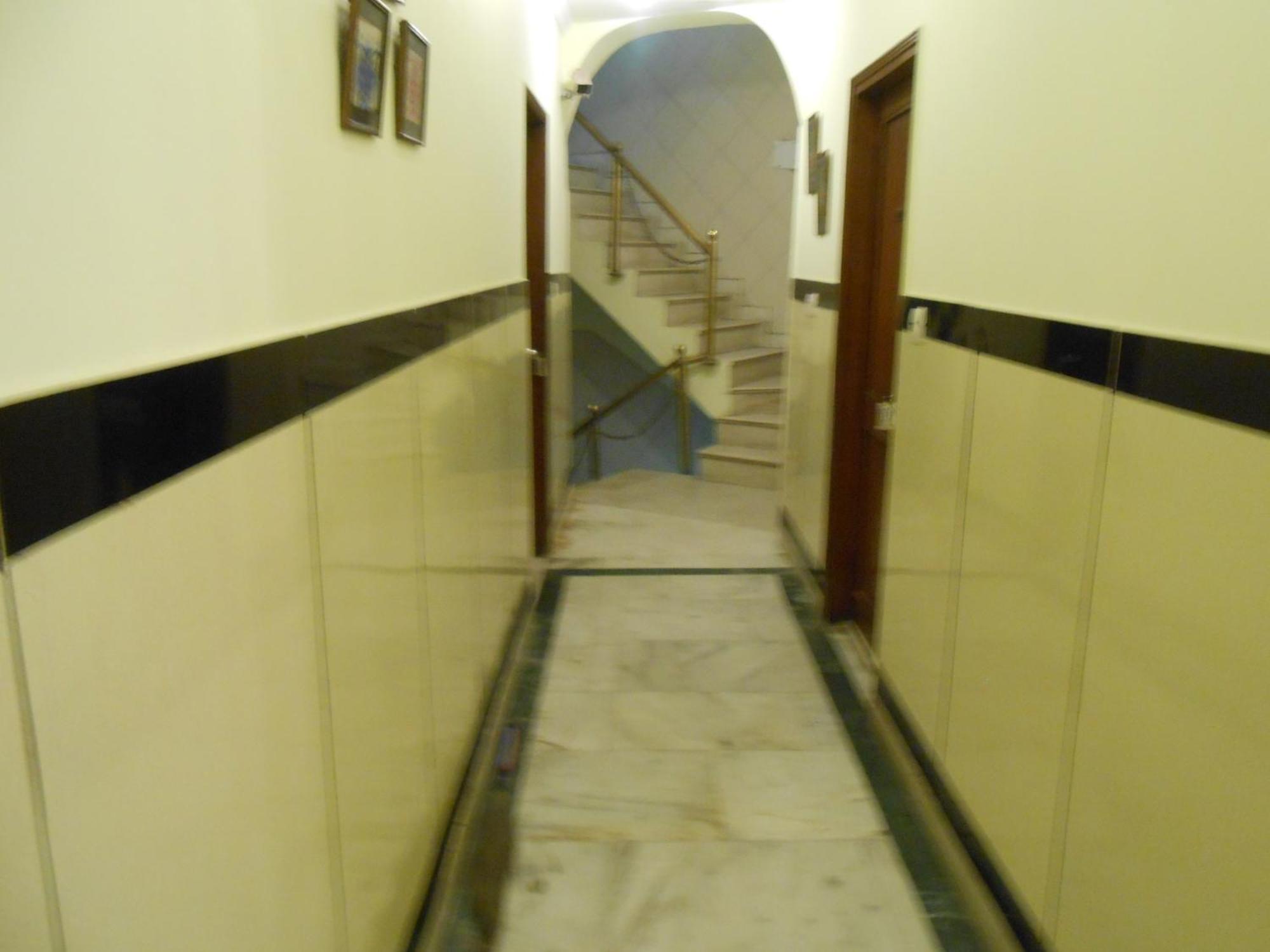 Fabexpress Lloyd House Hotel New Delhi