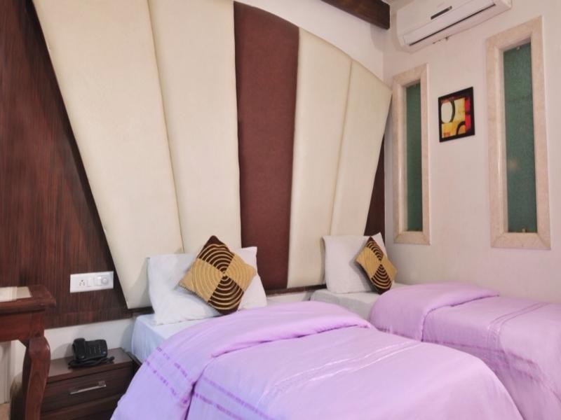 Hotel Taksh