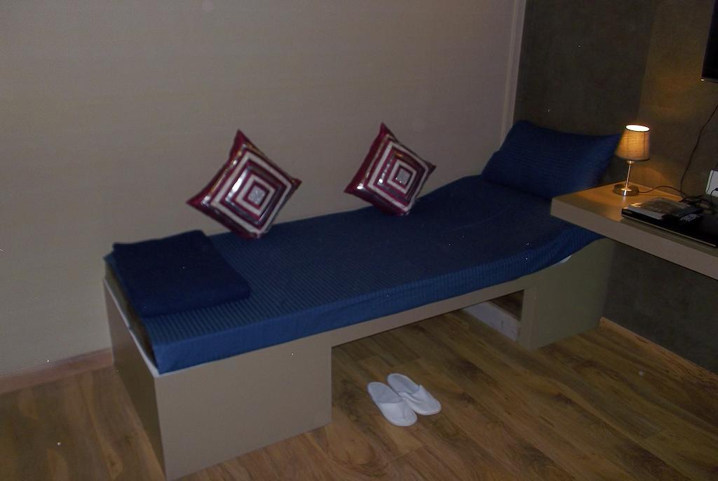 Sams Snooze At My Space New Delhi