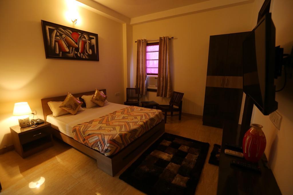 Bed & Breakfast Runway Residency New Delhi