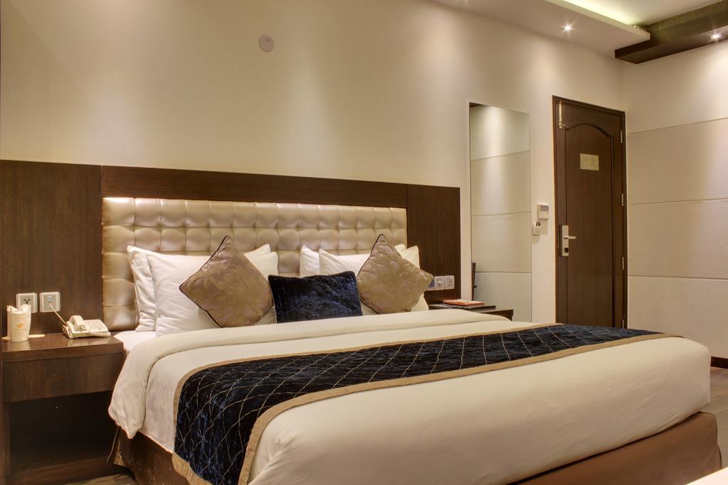 Hotel Grand Godwin - Complimentary Airport Pickup -near Ndls Railway Stn Nova Deli