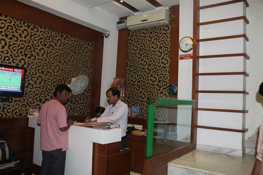 Hotel Shri Vinayak In Centre At Railway Station-by Rcg New Delhi