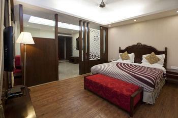 Hotel Oyo Premium Pitampura 3*