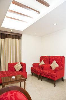 Hotel Oyo Premium Pitampura 3*