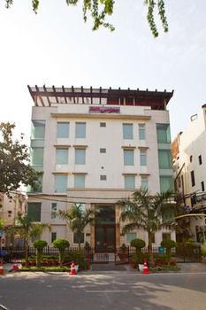 Hotel Oyo Premium Pitampura 3*