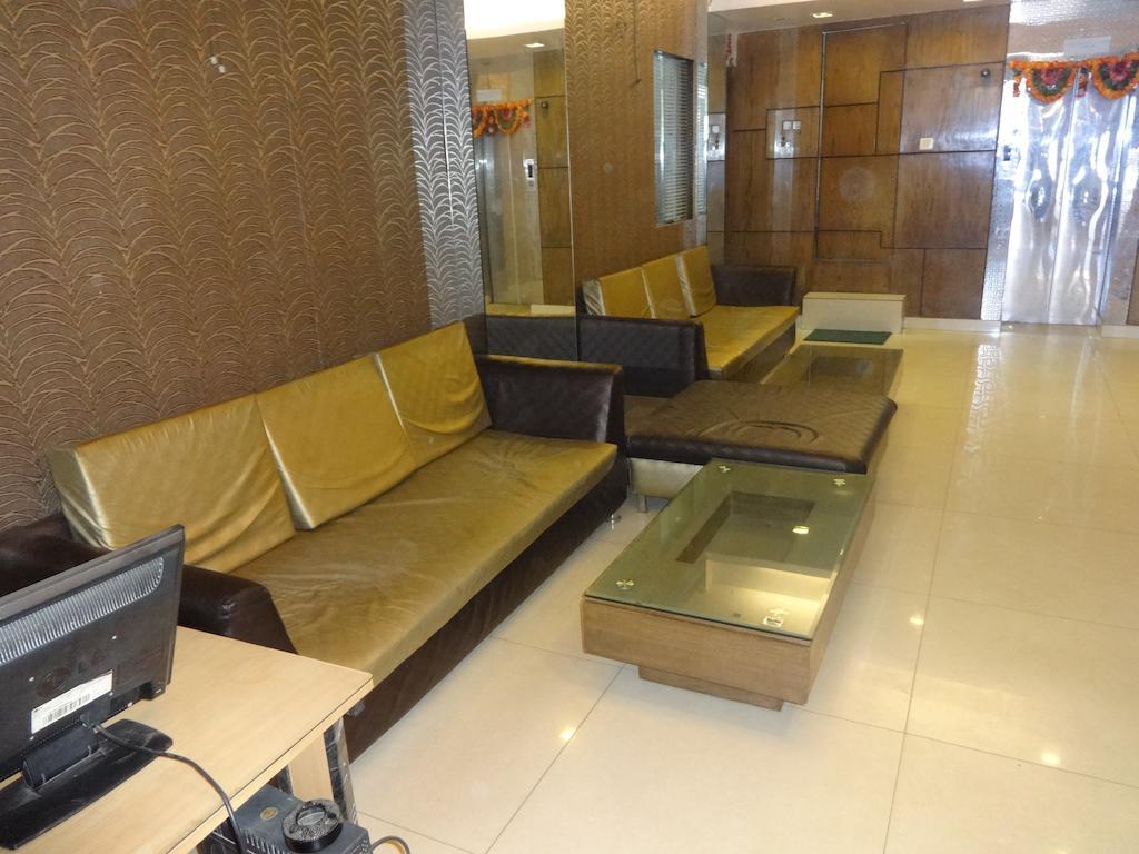 Hotel Milan Deluxe New Delhi