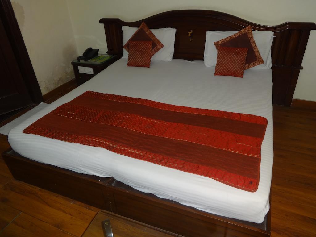 Hotel Zara Grand - Green Park New Delhi