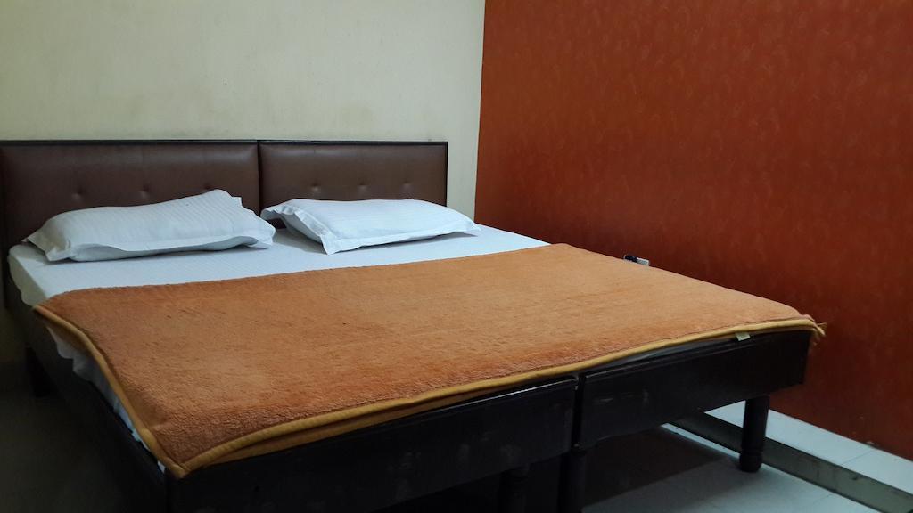 Hotel Pal Palace New Delhi