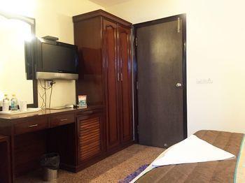 Hotel Oyo Bhikaji Cama Extension New Delhi