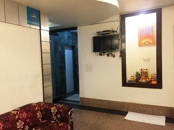 Oyo Bhikaji Cama Extension