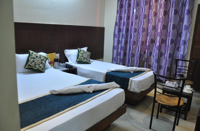 Hotel Oyo Repose Near Gurudwara Shri Bangla Sahib Nova Deli