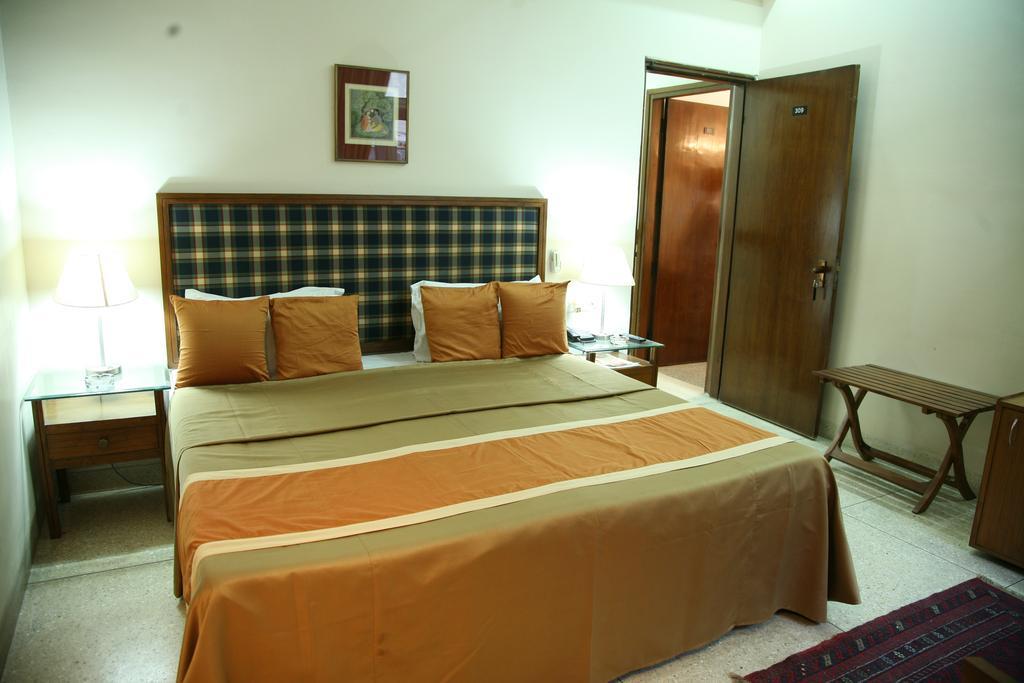 Hotel The Royal Residency 3*