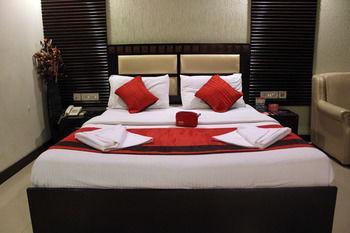 Hotel Oyo Gk2 Main Road New Delhi