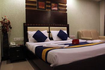 Hotel Oyo Gk2 Main Road New Delhi