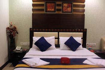 Hotel Oyo Gk2 Main Road New Delhi