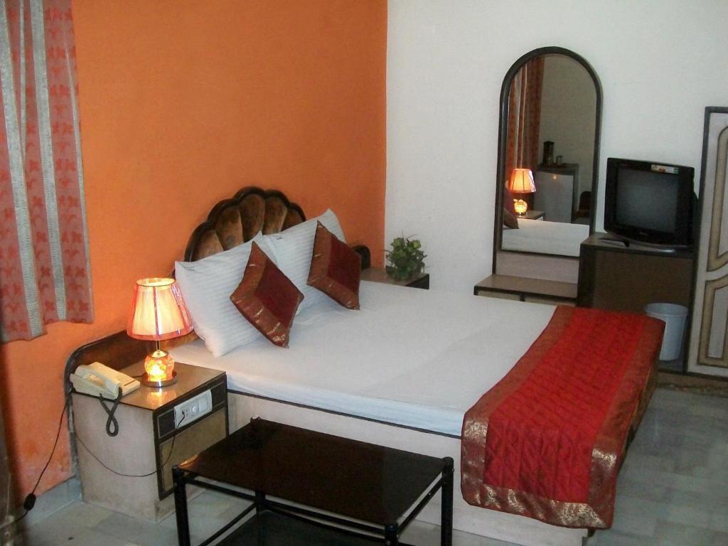 Hotel Anmol Pvt Ltd 2*