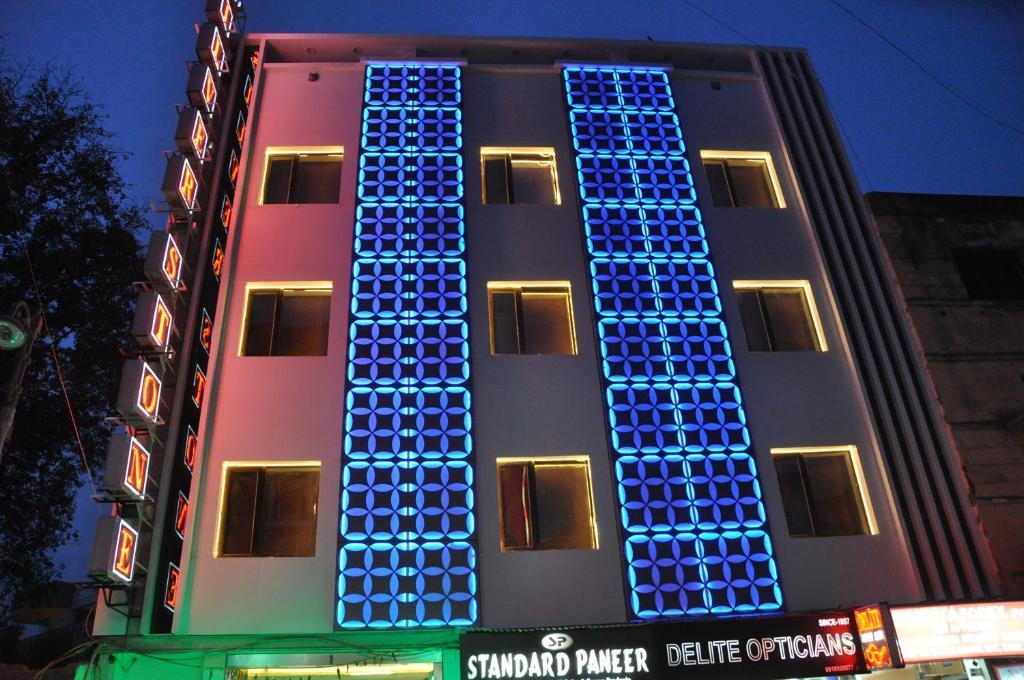 Hotel Silver Stone - Karol Bagh New